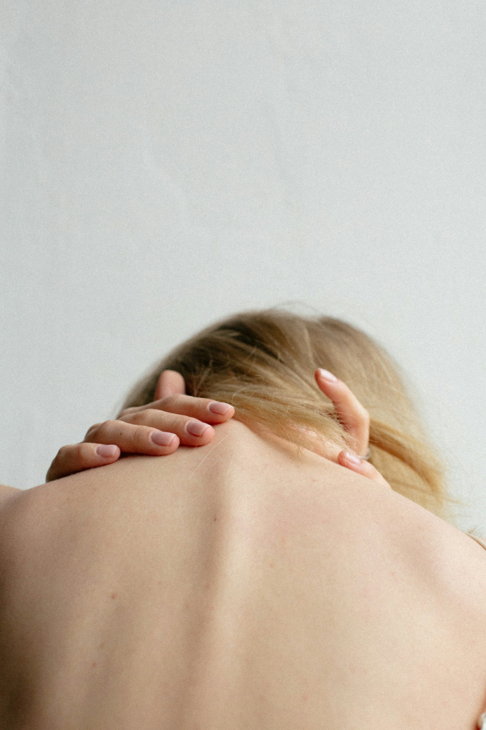 Mareos cervicales: causas y cómo la fisioterapia te puede ayudar