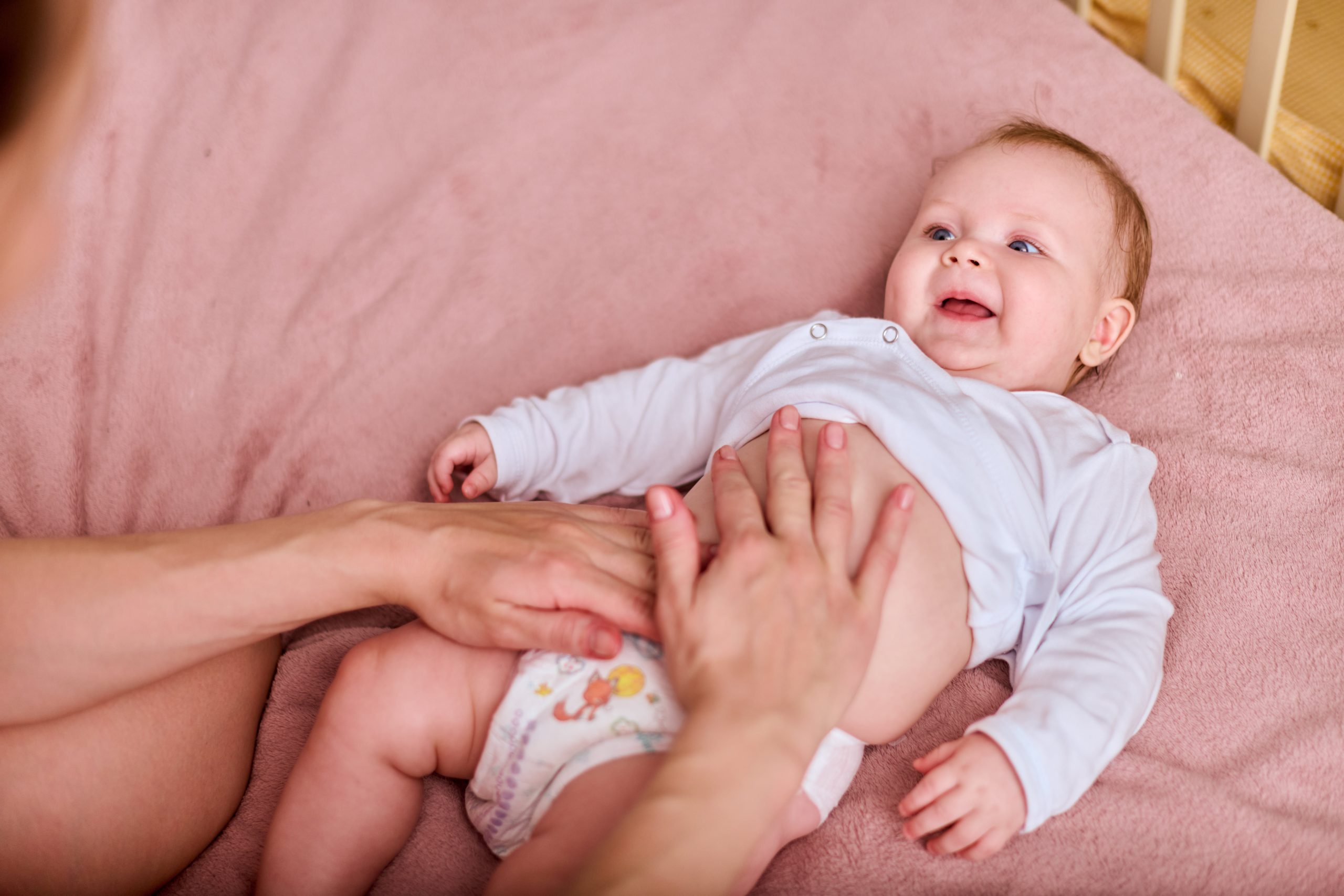 Fisioterapia y cólicos del lactante: cómo puede ayudar el tratamiento manual